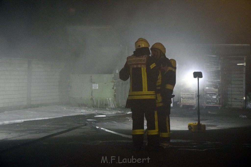 Feuer Papp Presscontainer Koeln Hoehenberg Bochumerstr P138.JPG - Miklos Laubert